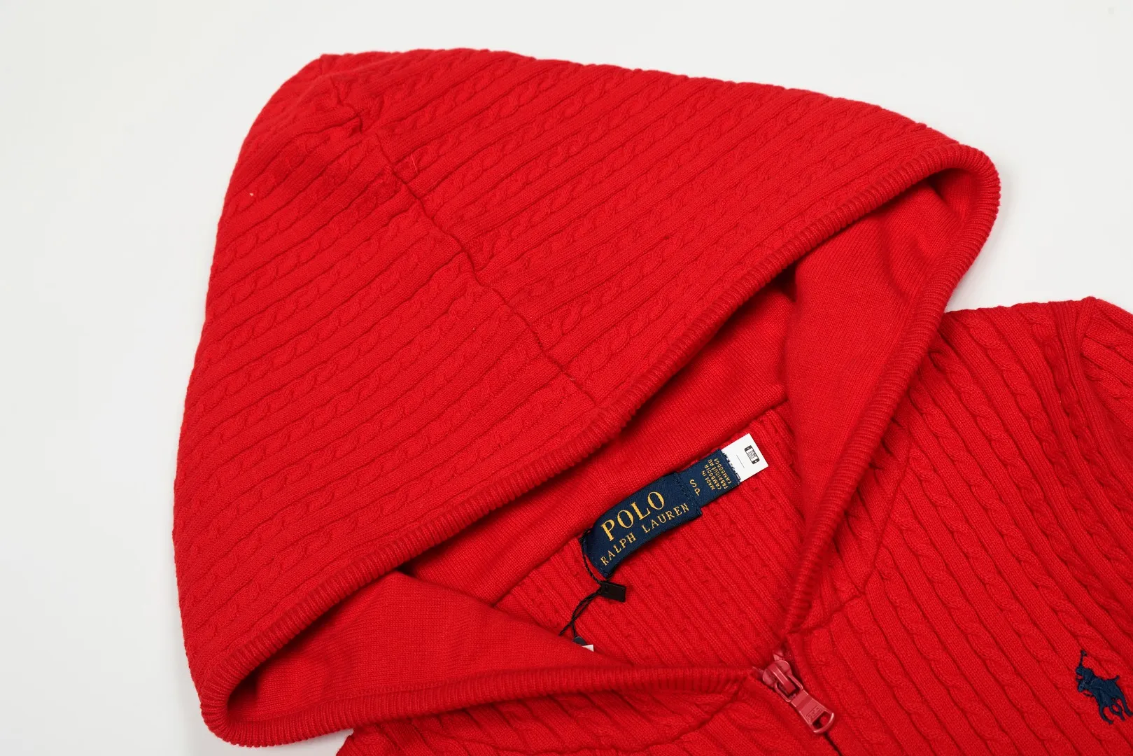 P310 Top quality" Style number: DS501# (not off the shelves all year round) [Ralph Lauren small twist solid color pony embroidered logo full zipper hooded jacket] ✅Ralph Lauren old money style classic basic versatile goddess style small twist zipper hooded jacket ✅Main supplier platform live broadcast Wholesale entity Replenish when out of stock Not off the shelf ✅ZP quality 1:1 version Scan the code to enter the GF website Counter quality ✅Customized zipper color is the same The full zipper stitching hood is very complicated. The small twist process takes a long time and the cost is extremely high. ✅The quality of the details is the only one in Guangzhou. Imported quality cotton yarn, focusing on high-end, cost-effective, good quality. Needless to say, the goddess’s upper body is really amazing, so sweet, so beautiful. This coat is really good-looking. Navy blue, apricot, pink, yellow, purple, light blue, Chinese red